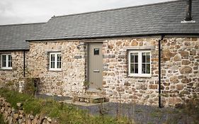 The Blacksmiths - Luxury Cottage, Countryside Views, Pet Friendly